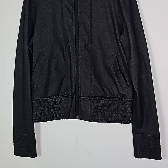 Lululemon black size 8 da bomb zip up jacket - Picture 3 of 7